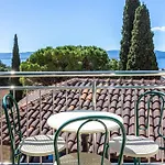 Сasa de vacaciones Stone House With Two Balconies And The Sea View Bol