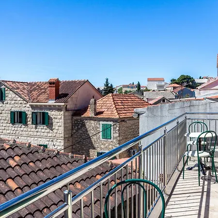 Сasa de vacaciones Stone House With Two Balconies And The Sea View